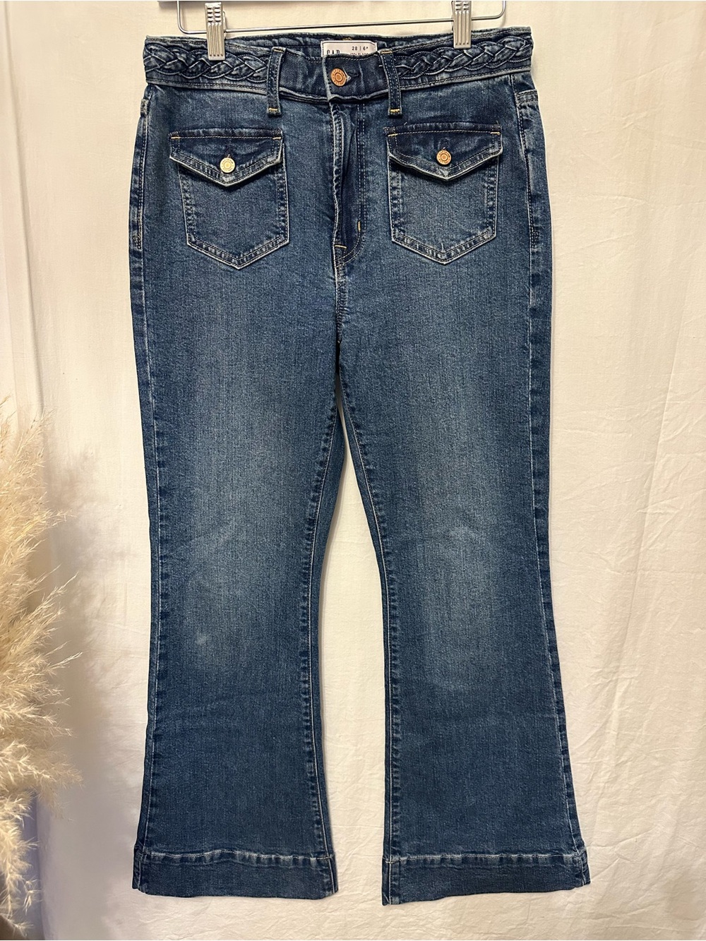Gap ’70s Flare High Rise Jeans 28/6P Petite Braided Waist Flap Pockets